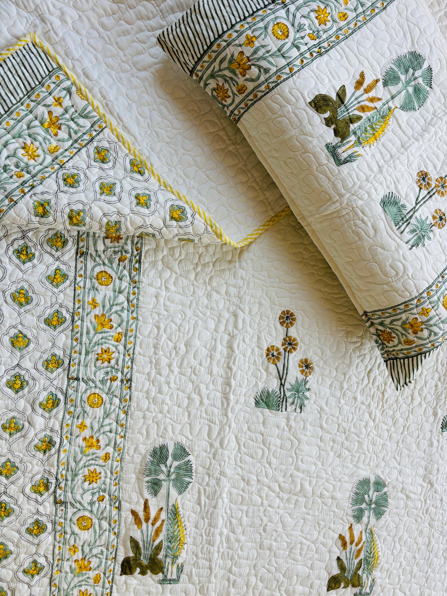 Dandelions Bedsheet & Quilted Bedcover Set