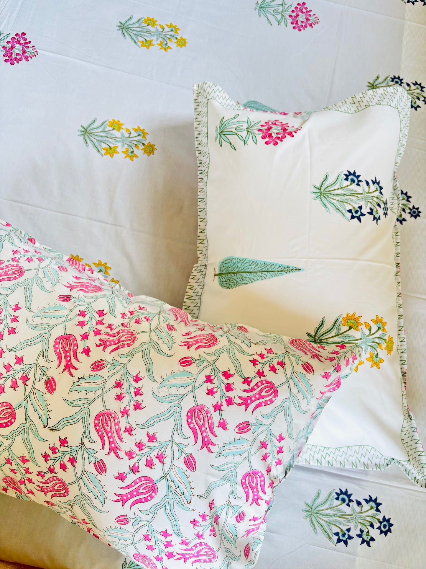 Kyari - Bedsheet & Quilted bedcover set