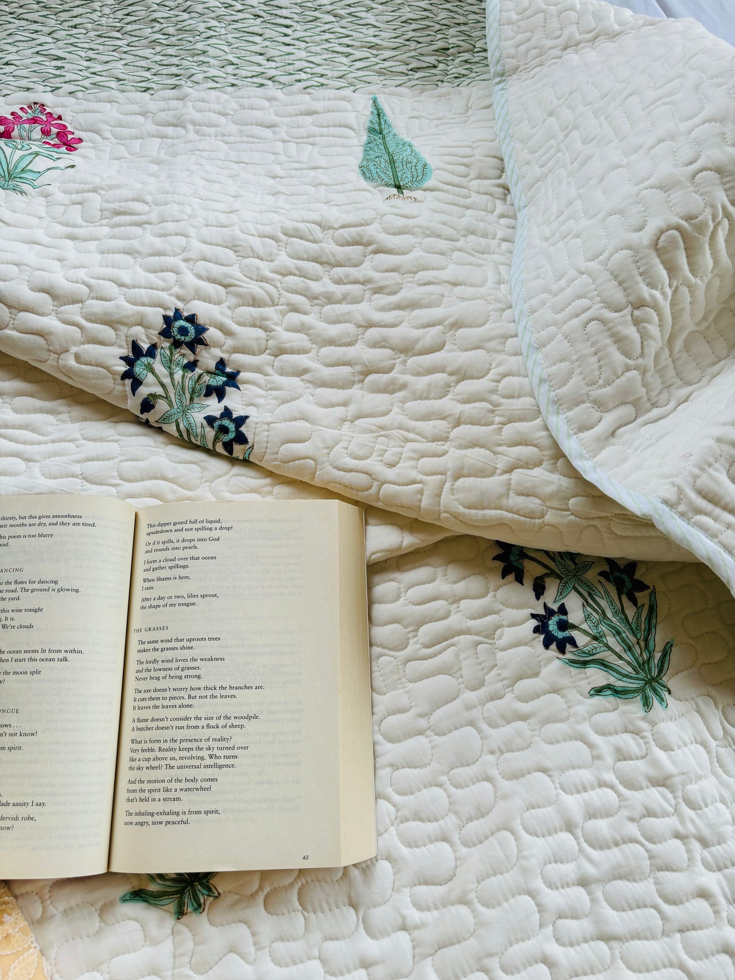 Kyari - Bedsheet & Quilted bedcover set