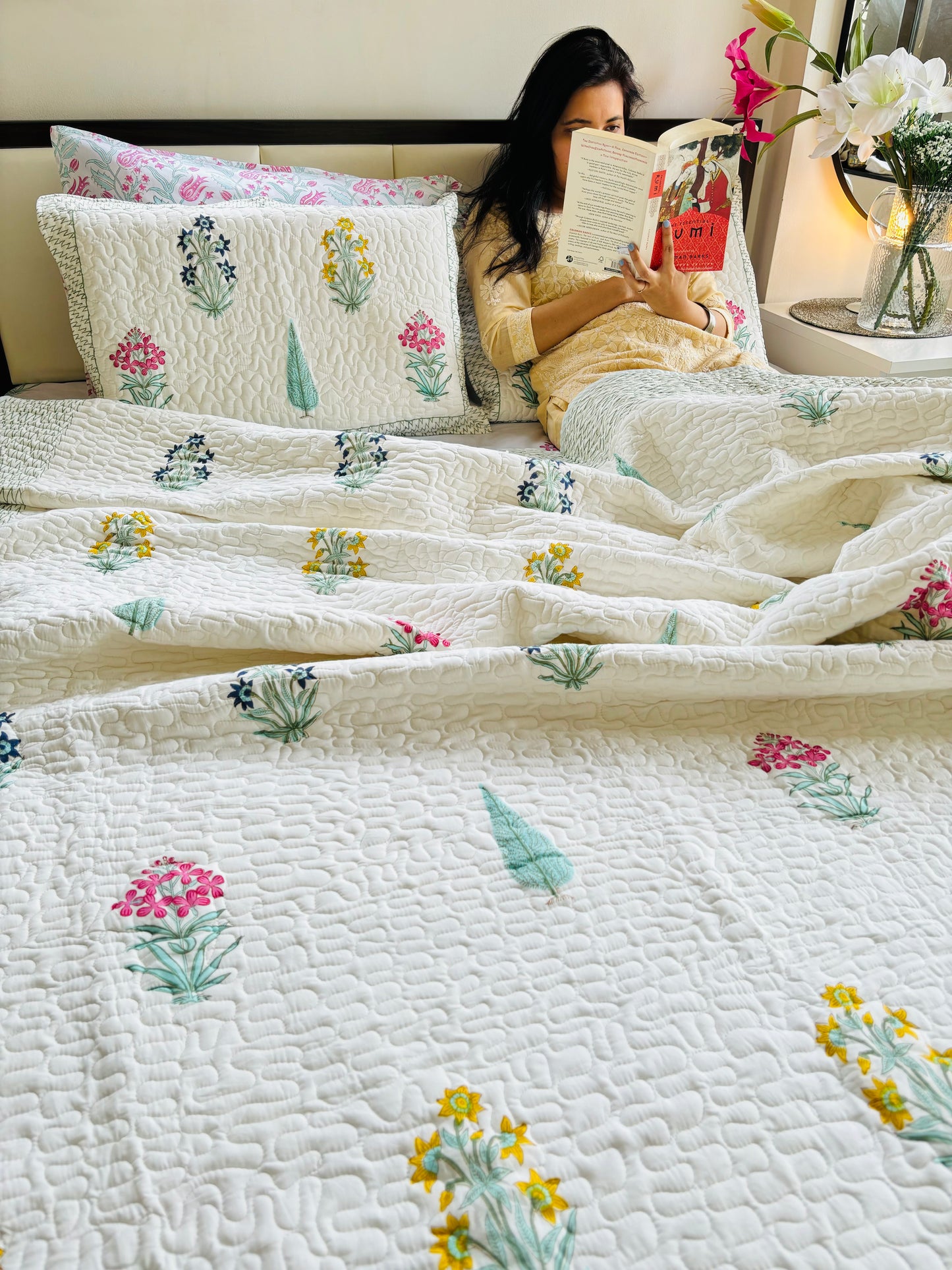 Kyari - Bedsheet & Quilted bedcover set